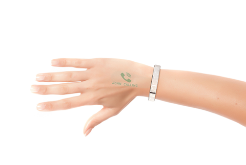 cubrir No esencial estornudar La pulsera inteligente que proyecta la hora y notificaciones sobre la mano  | Paredro