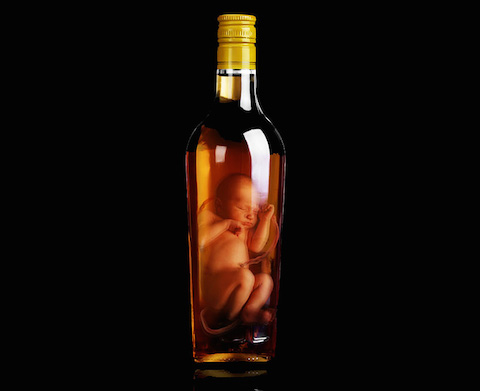 fabricas-too-young-to-drink-campaign-cautions-alcohol-during-pregnancy-designboom-05