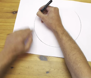Cómo dibujar un círculo perfecto a mano alzada sin que parezca un óvalo |  Paredro