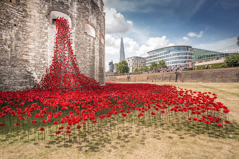 888246-ceramic-poppies-tower-of-london-remembrance-day-designboom-13