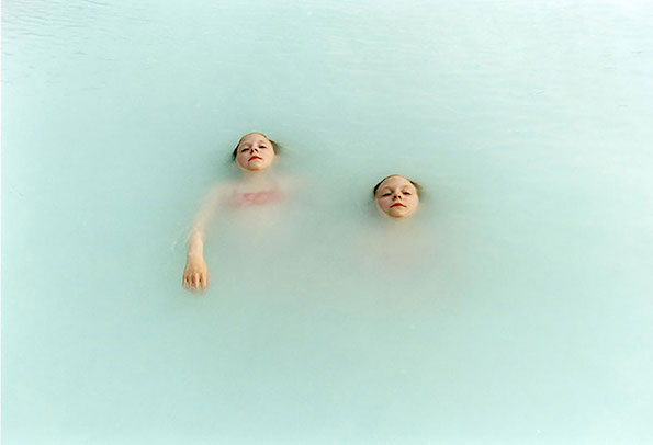 identical-twins-erna-hrefna-photography-iceland-ariko-inaoka-12