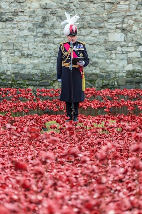 El condestable de la Torre de Londres, el general al Señor Dannatt, leyó los 200 nombres  la Lista definitiva de Honor. Fotos Facebook