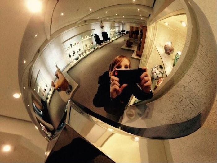 museum selfie 14