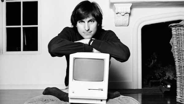 Steve Jobs con la Macintosh