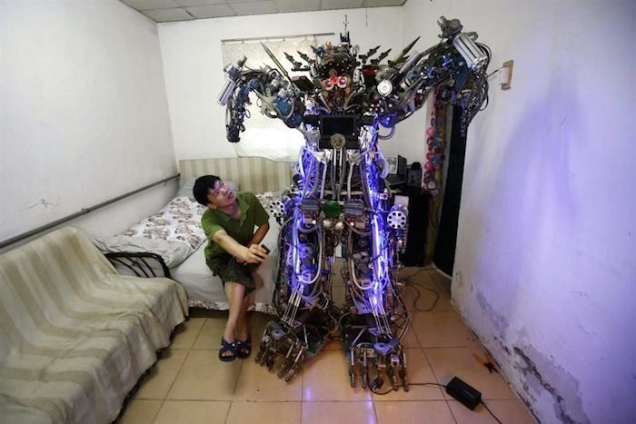 CHINA Tao Xiangli creó en 2013 su propio robot a control remoto llamado 'El rey de la Innovación'. Gastó cerca de 50 mil dólares y tardó menos de un año en hacerlo.