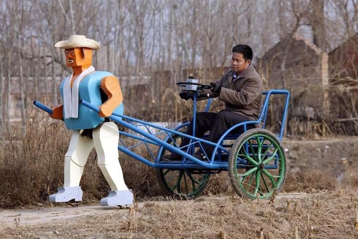 CHINA Wu Yulu diseñó un robot en 2009 que lo lleva por los campos con gran facilidad. Este es uno de varios diseños en los que ha trabajado.