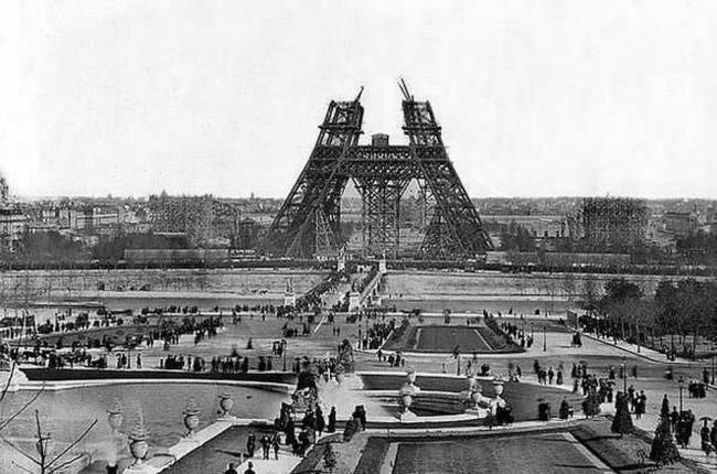 Construcción de la Torre Eiffel. 1880