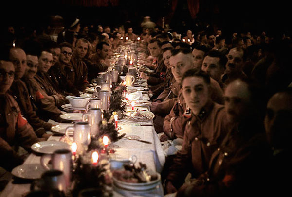 Oficiales y cadetes nazis durante la Navidad de 1941