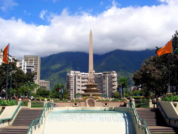 El Obelisco, Plaza Francia