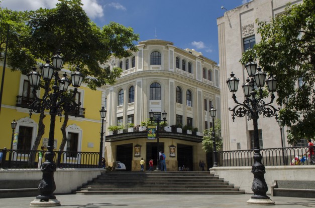 Teatro Principal, Plaza Bolívar