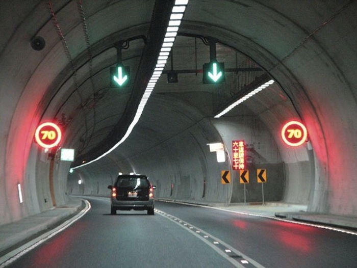 hsuehshan-tunnel-taiwan-8-mi