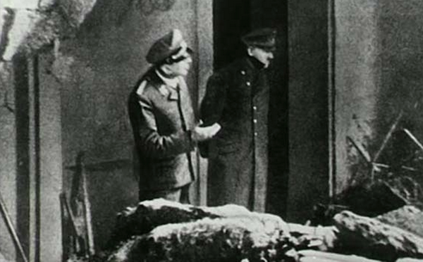 Adolf Hitler, en su búnker en Alemania, 1945.