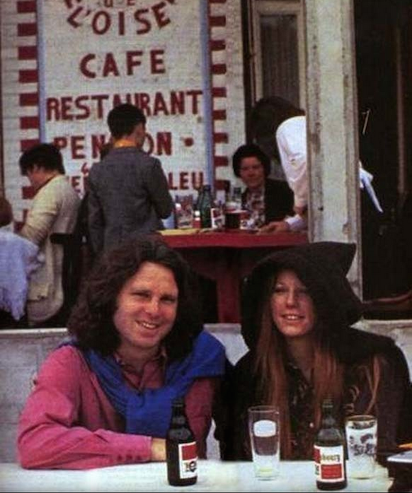 Jim Morrison y su novia  Pamela, París, 1971.