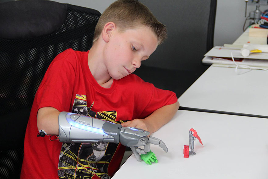 prosthetic-hand-disney-heroes-open-bionics-4