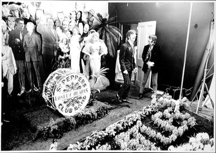 fotoperiodismo-the-beahtles-en-la-portada-del-club-band-pepper-1967