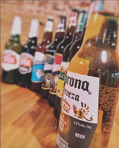 En el Día Internacional de la Cerveza te presentamos 15 diseños de etiquetas que seguramente no querrás beberte para así coleccionarlas.