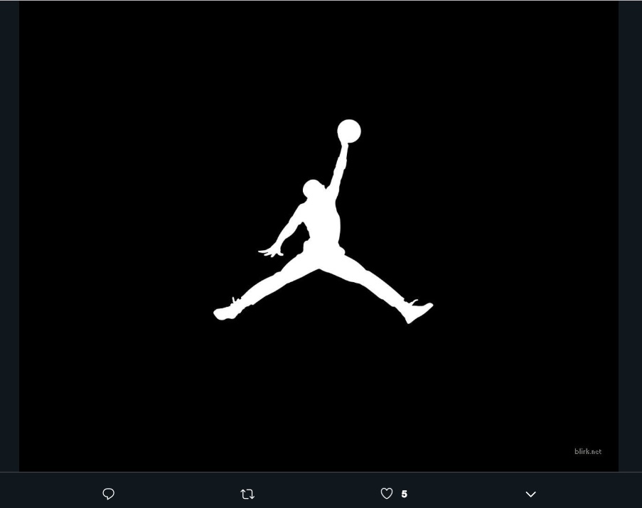 ¿Sabes de qué fotografía está basada la silueta de Michael Jordan para el logotipo de los Air Jordan? Fue tomada 4 años antes de que saliera ese emblema.
