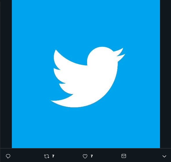 En sus inicios el logo de Twitter era simplemente una tipografía de otro color muy diferente al tono azul claro al que estamos acostumbrados.