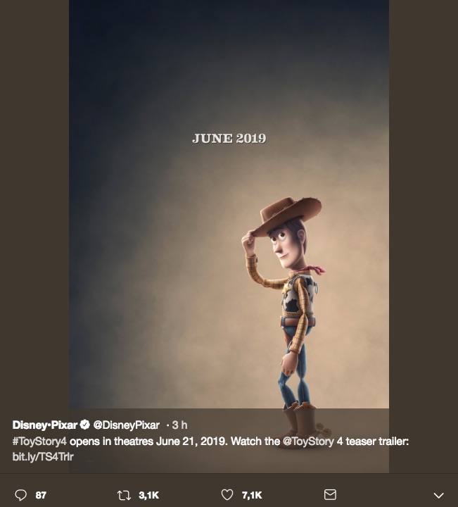 El póster de Toy Story 4 se reveló junto con el primer teaser y muestra a Woody sólo sin la compañía de ninguno de los demás juguetes.