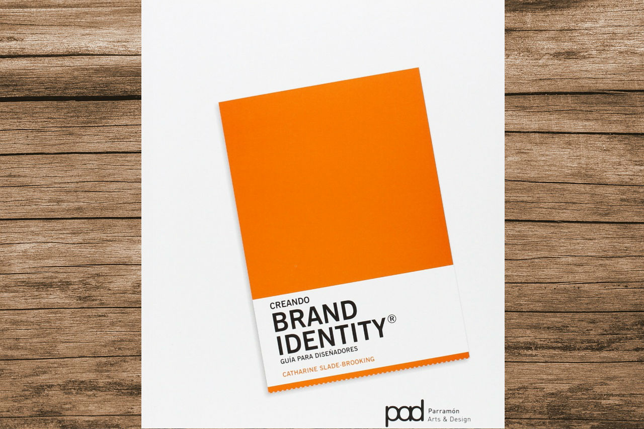 Creando Brand Identity es un manual práctico que te presenta una metodología de principio a fin para crear la identidad visual que tu marca necesita.