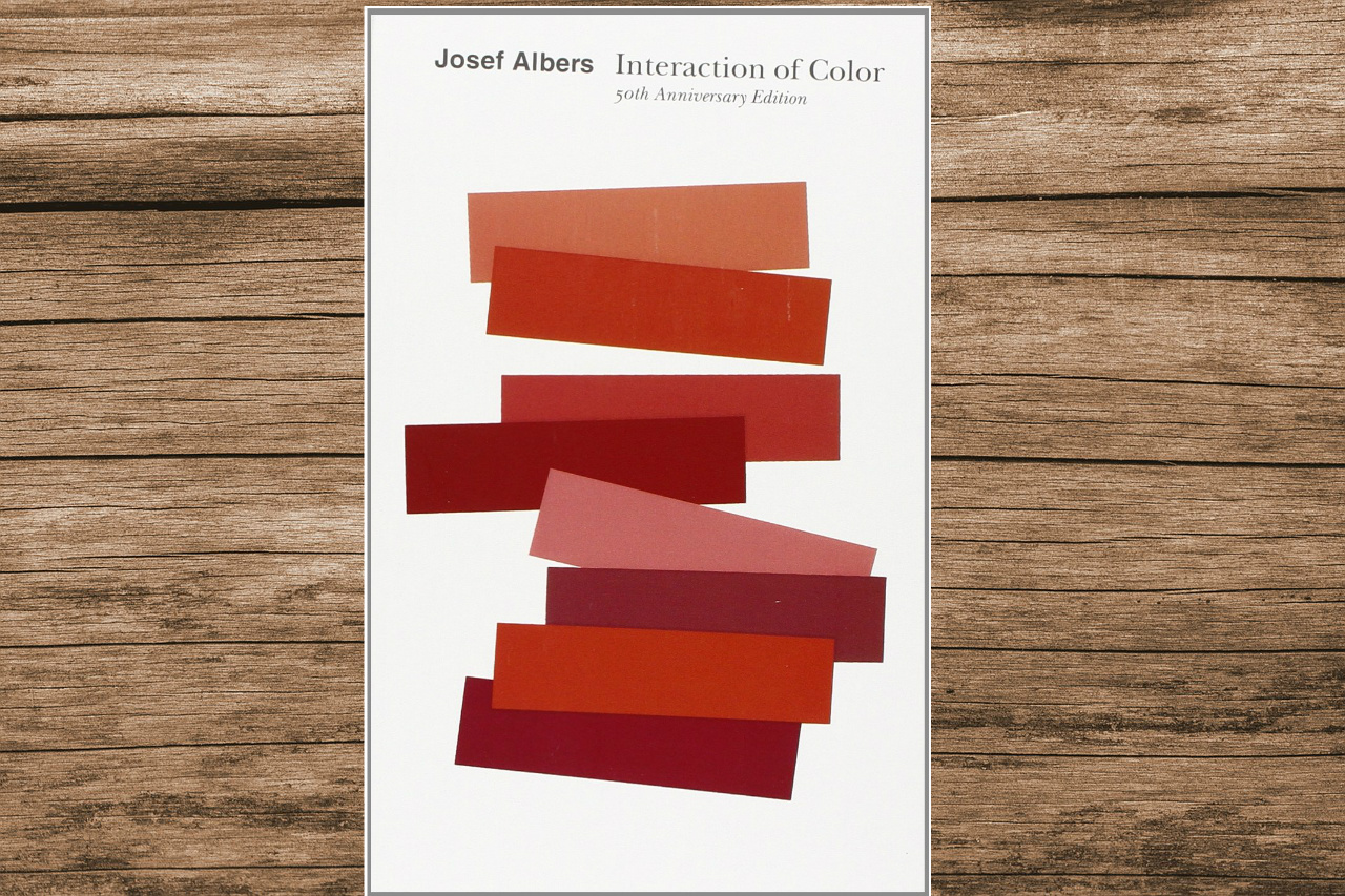 El libro Interaction of Color ayuda a comprender más la relatividad, la intensidad y la temperatura del color para crear las sensaciones correctas.