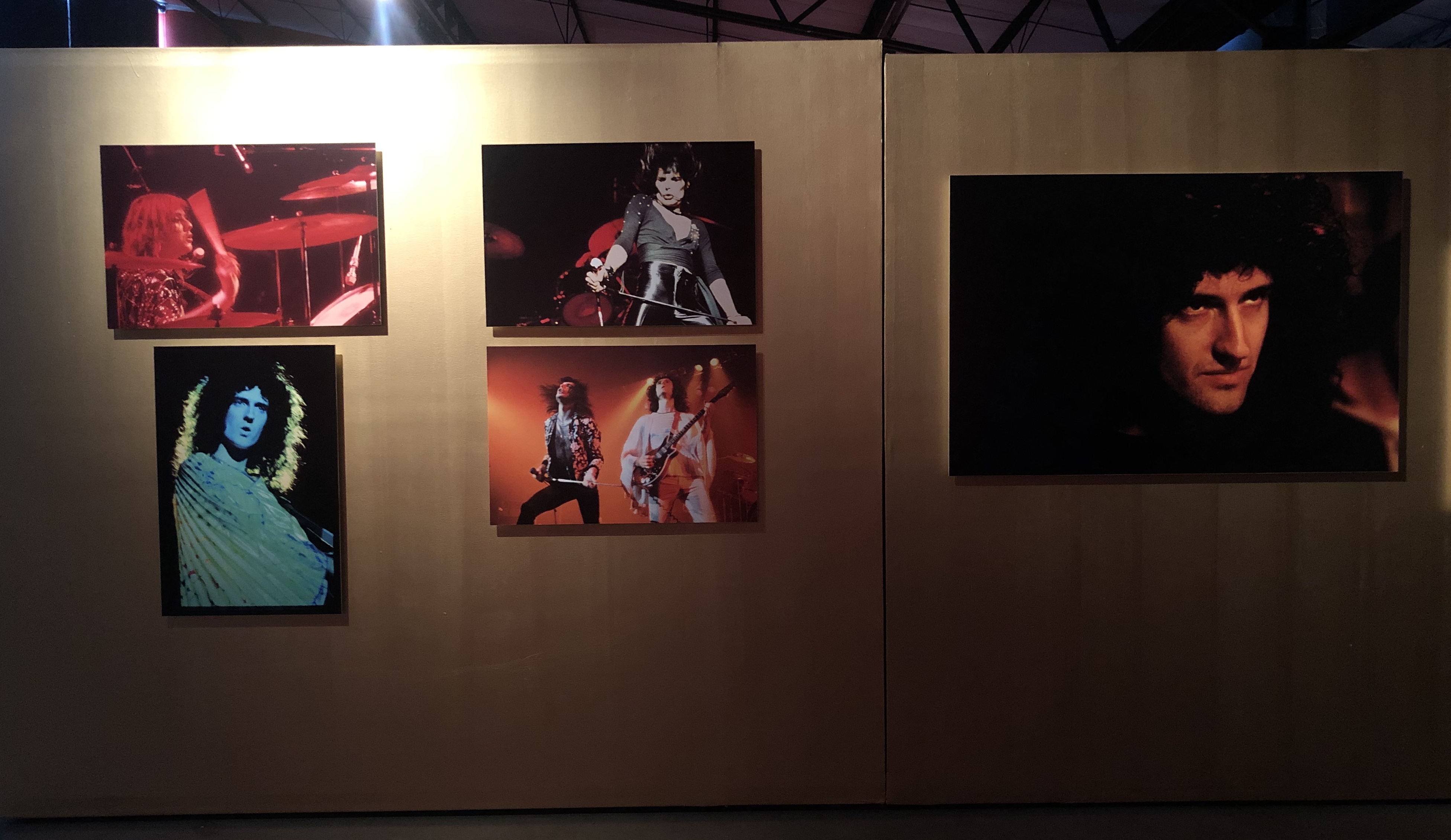 Una nueva expo de Mick Rock se presenta en el Museo de Cuatro Caminos, la cual se titula “Queen: El origen de una leyenda”, que estará hasta abril.